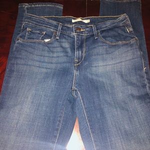Levi’s Size 28 Mid Rise Skinny Jeans 🌟🌟